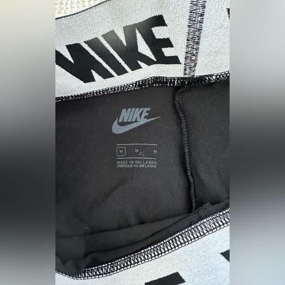 Nike Women’s Leggings - Picture 7 of 9
